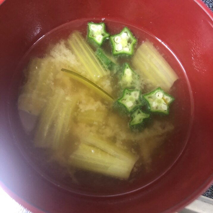オクラと小松菜の味噌汁